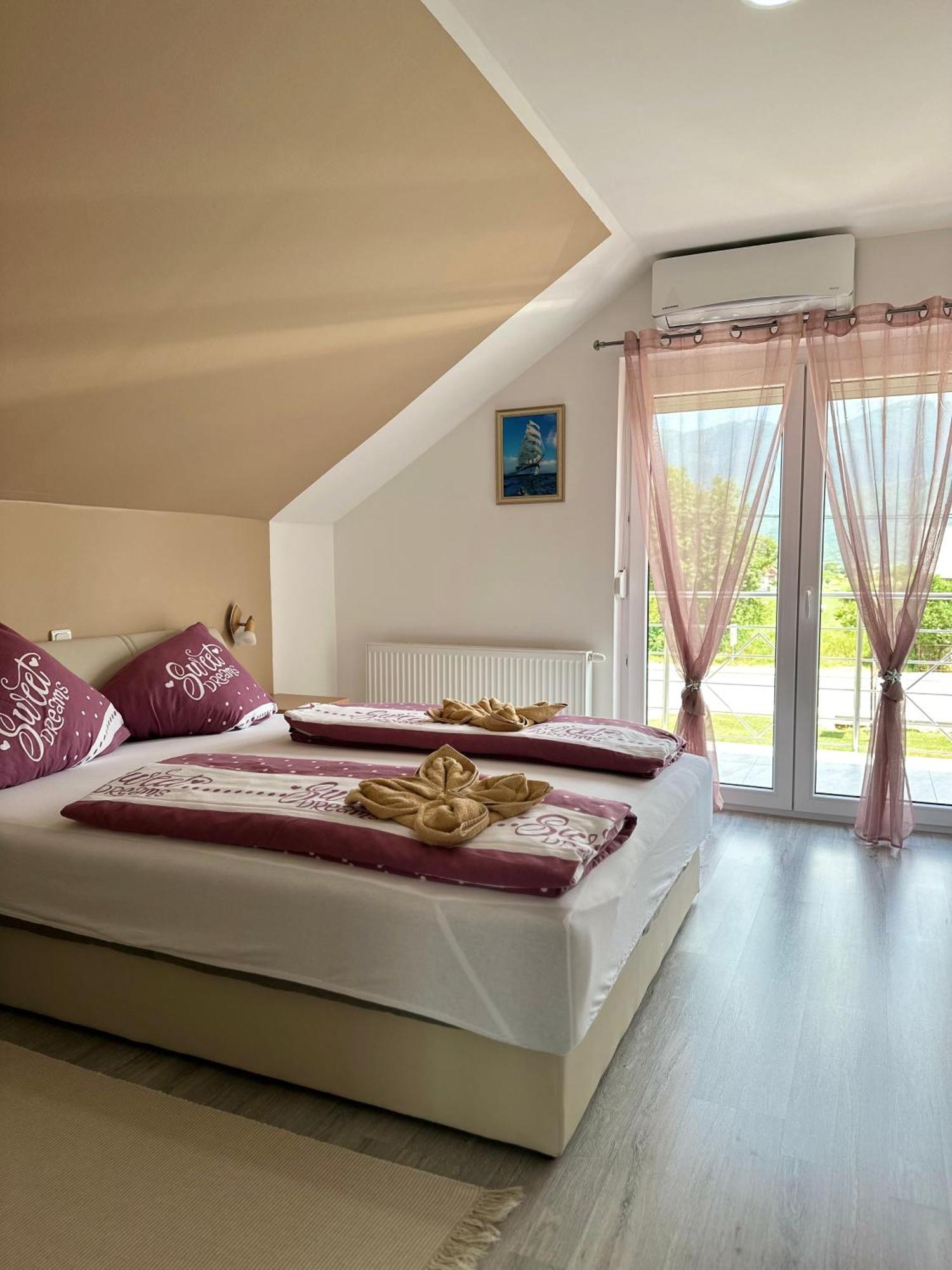 Sweet Dreams Home Korenica Bagian luar foto